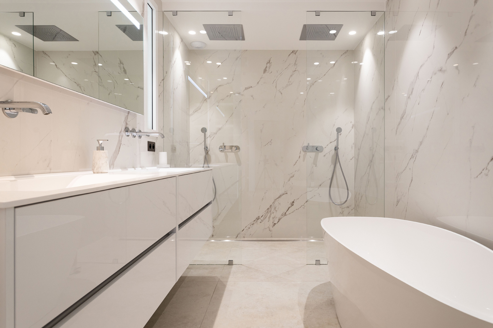 Modern bathrooms Villa Verdagne Sainte Maxime