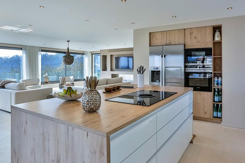 Luxury open-plan kitchen