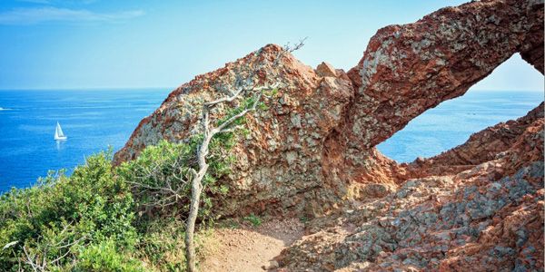 Make the most beautiful walks in the Esterel mountains!